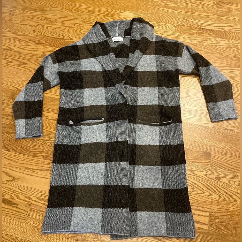 Cozy Plaid Heartloom Sweater Medium
